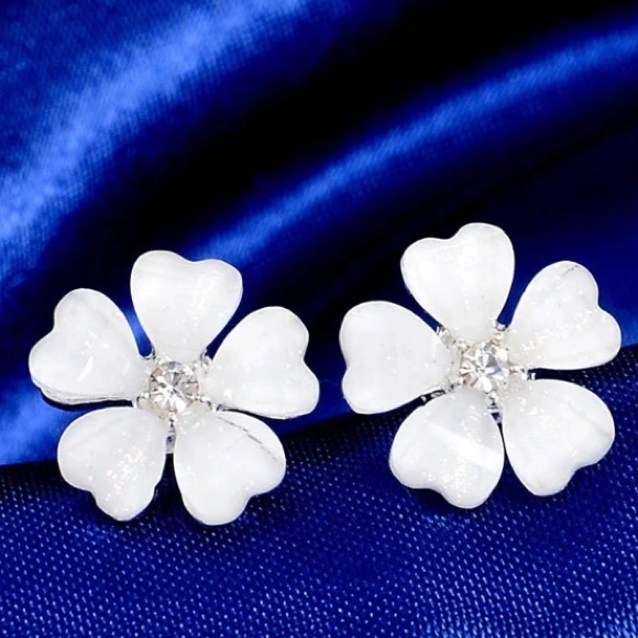 NEW!💙💎VERY PRETTY! VERY CUTE! WHITE FLOWERS!💎💙 - Picture 2 of 8
